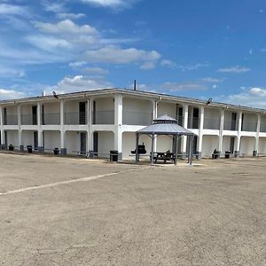 Dilley Executive Inn